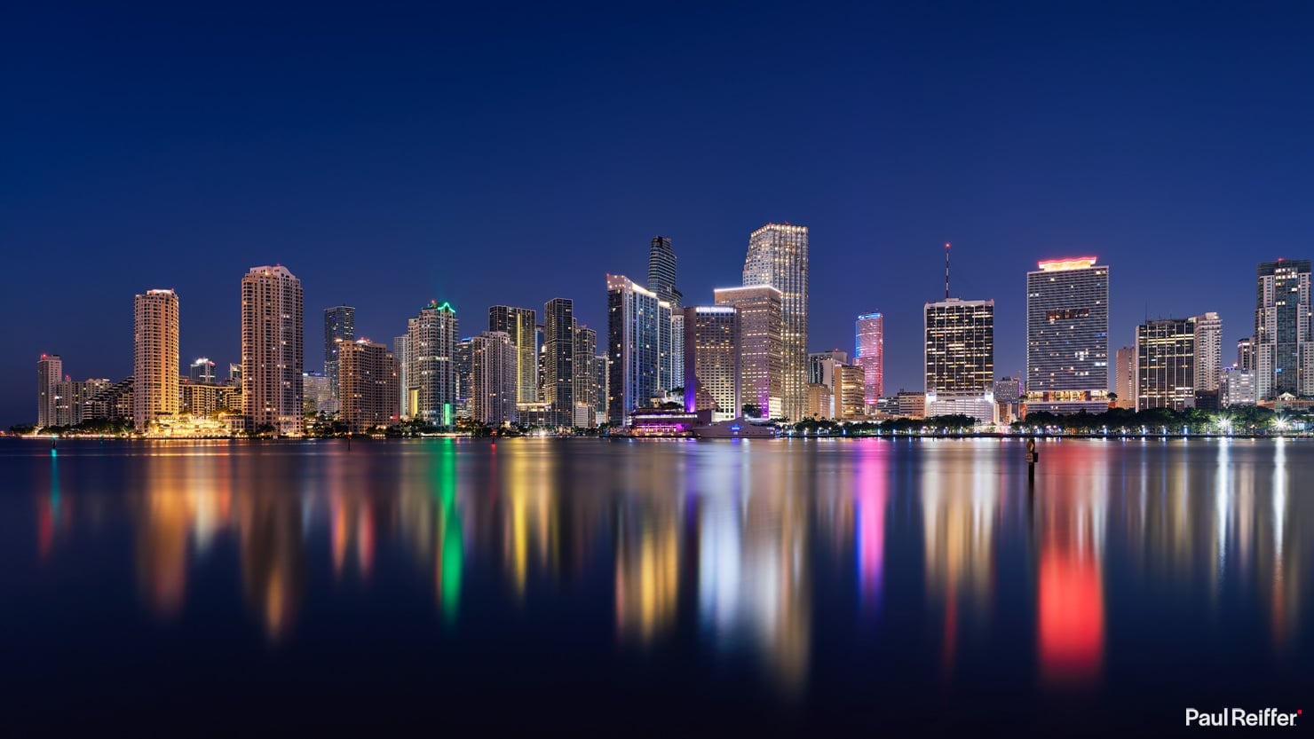 davit-ro-miami-magician-book